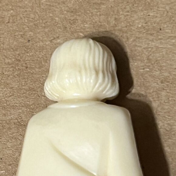 Vintage White Bishop E.S. Lowe Plastic Chess Piece 1 Replacement Part ONLY READ - Picture 6 of 12
